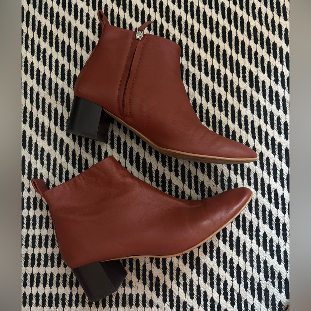 Everlane The Day Genuine Leather Ankle Boot in Brick - Sz 8.5. Great condition!